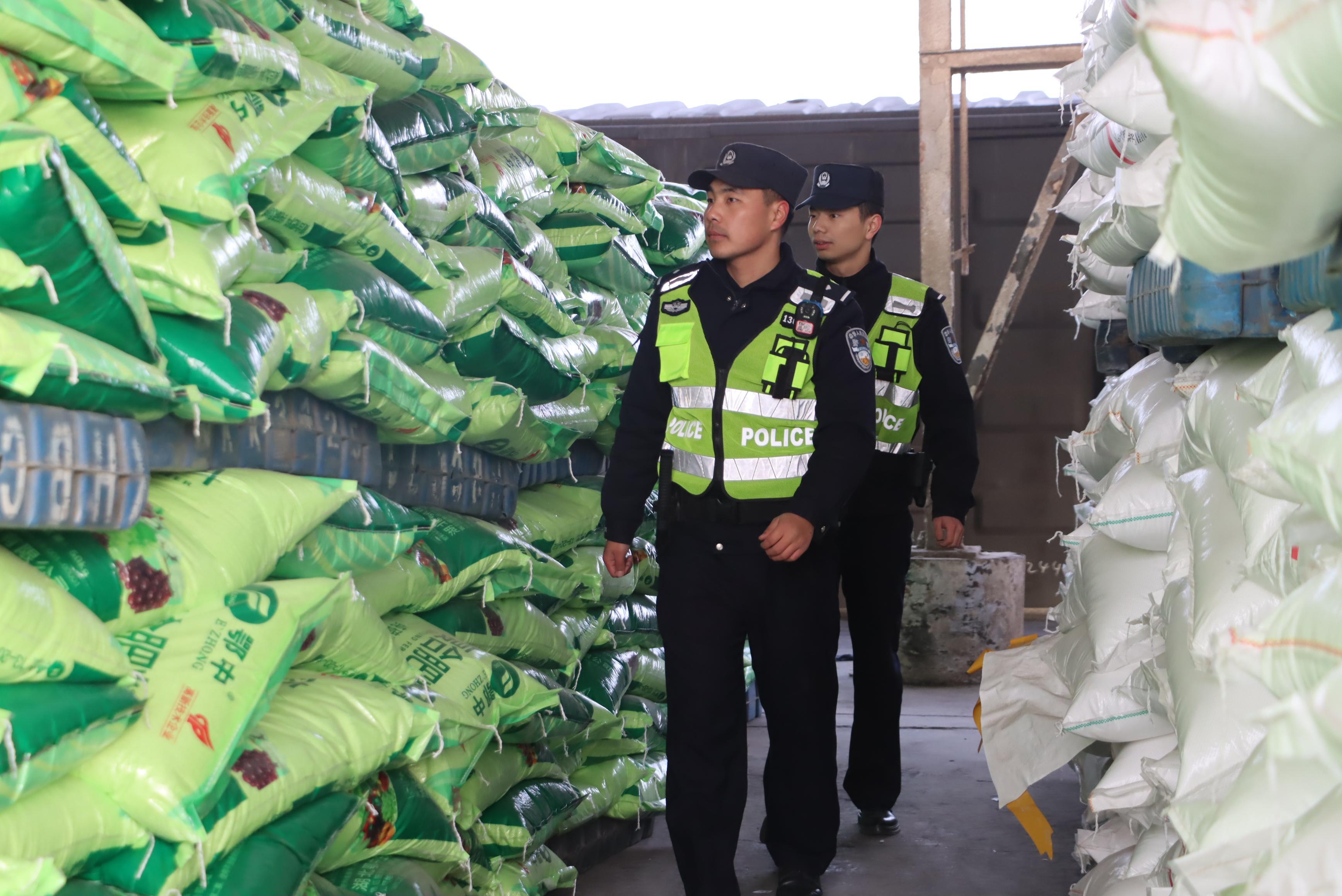 新疆巴楚鐵警全力保障春運期間物資儲運安全